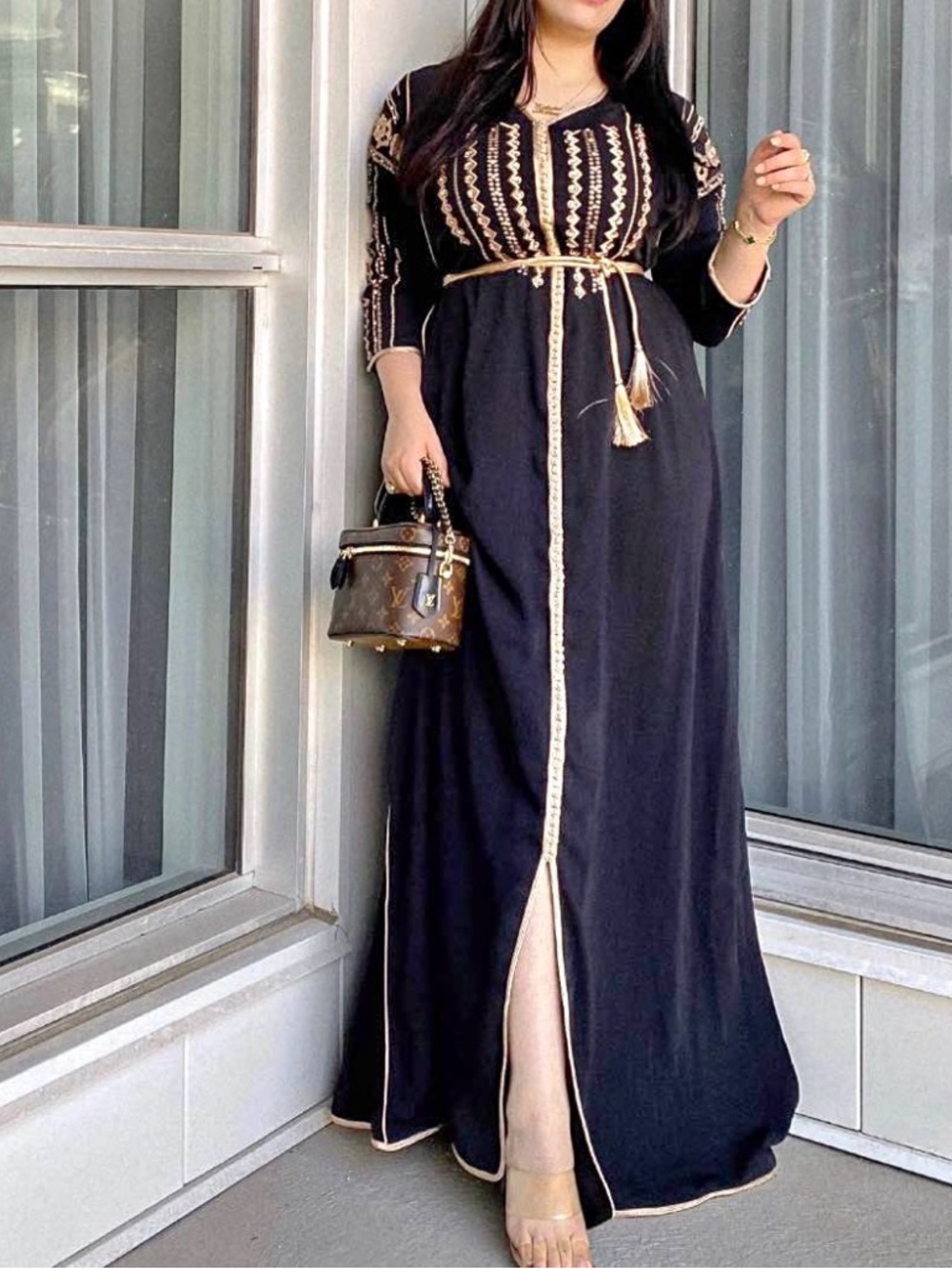 Beautiful Moroccan caftan in size M, perfect for special occasions
